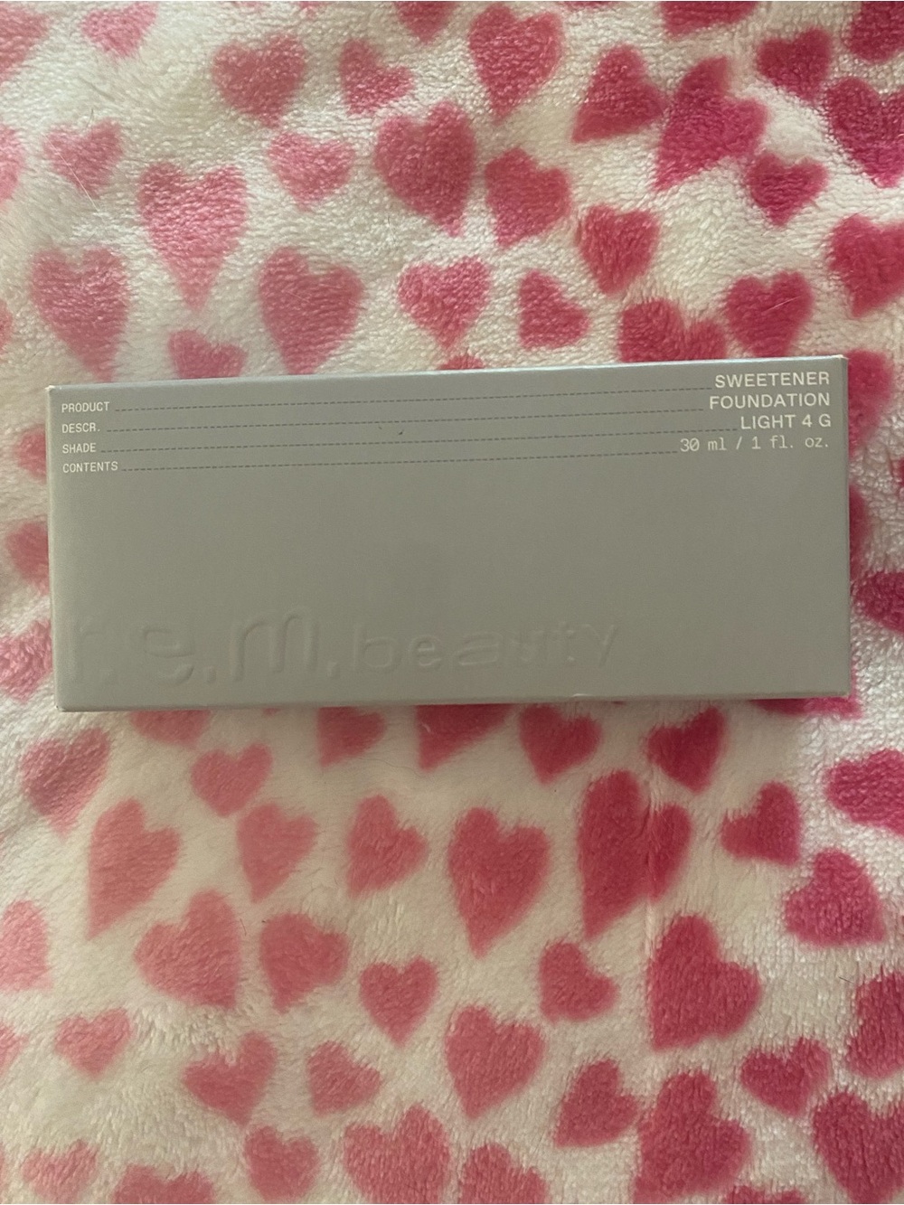 r.e.m. beauty Sweetener Foundation - Light 4G (Neutral Beige) Ariana grande